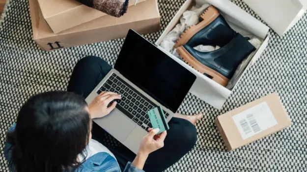 woman online shopping